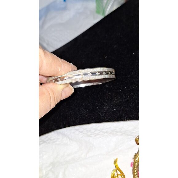 A Vintage Monet Silver Tone Bangle Bracelet Diamond Pattern Elegant - Picture 7 of 7
